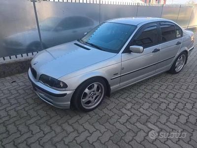 Usata BMW 318 120 CV (88 kW) 1998 Grigio Berlina