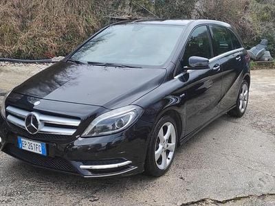 Usata Mercedes B200 Premium 136 CV (100 kW) 2012 Nero Utilitaria