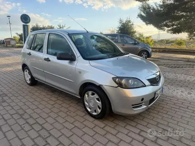 Usata Mazda 2 68 CV (50 kW) 2006 Grigio Utilitaria