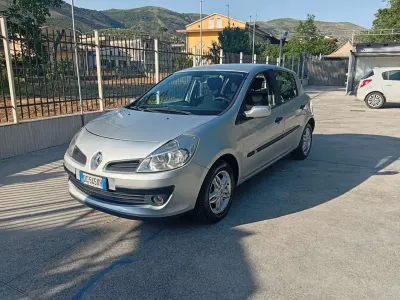 Usata Renault Clio II Dynamique 75 CV (55 kW) 2006 Berlina