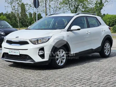 Usata Kia Stonic Style 120 CV (88 kW) 2019 Bianco SUV