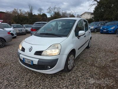 Usata Renault Modus Dynamique 74 CV (54 kW) 2011 Bianco Monovolume
