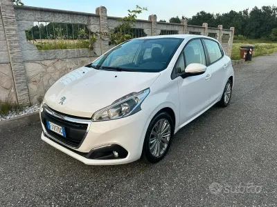 Usata Peugeot 208 75 CV (55 kW) 2017 Bianco Utilitaria