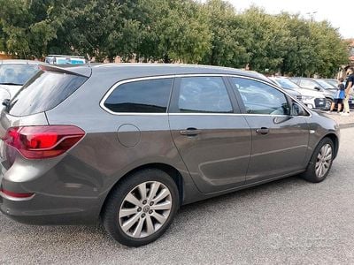 Usata Opel Astra 110 CV (80 kW) 2010 Marrone Station wagon