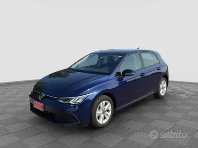 Usata VW Golf VIII Life 110 CV (80 kW) 2023 Bluazzurro Berlina