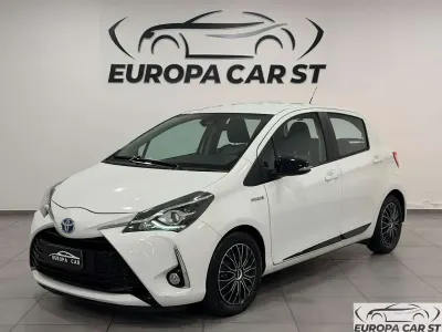 Usata Toyota Yaris Hybrid Cool 101 CV (74 kW) 2017 Bianco Berlina