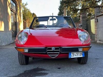 Begagnad Alfa Romeo Spider 131 HK (96 kW) 1976 Röd Cab
