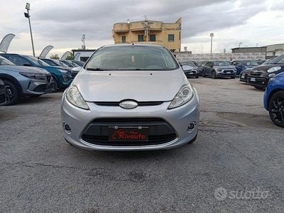 Usata Ford Fiesta Titanium 70 CV (51 kW) 2010 Grigio Utilitaria
