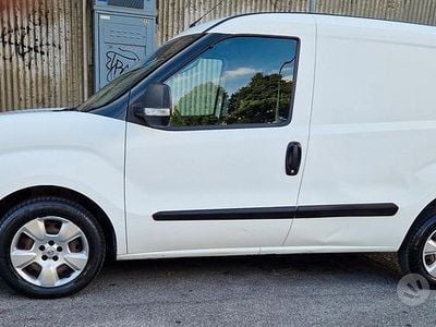 Usata Opel Combo 105 CV (77 kW) 2018 Bianco Monovolume