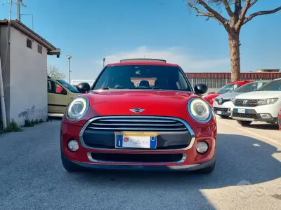 Begagnad Mini One D Hype 95 HK (69 kW) 2017 Röd Halvkombi