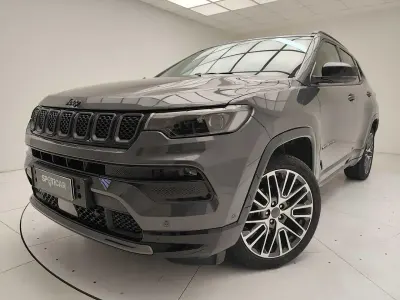 Usado Jeep Compass Summit 131 CV (96 kW) 2025 Gris SUV
