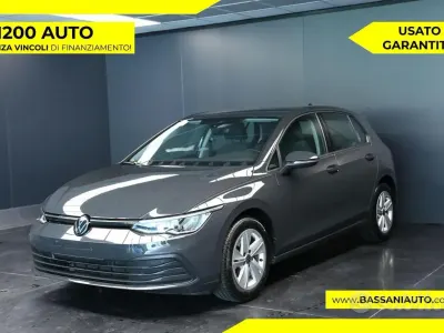 Usata VW Golf VIII Life 116 CV (85 kW) 2024 Grigio Berlina
