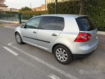 Usata VW Golf V 102 CV (75 kW) 2007 Grigio Berlina