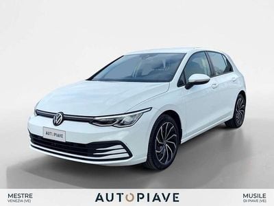 Usata VW Golf VIII Life 131 CV (96 kW) 2022 Bianco Utilitaria