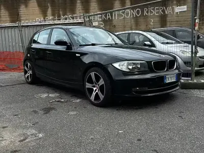 Begagnad BMW 118 Efficient Dynamics 143 HK (105 kW) 2007 Svart Halvkombi