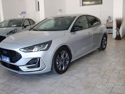 Usata Ford Focus ST 115 CV (84 kW) 2024 Grigio Berlina
