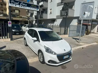 Usata Peugeot 208 Access 68 CV (50 kW) 2015 Bianco Utilitaria