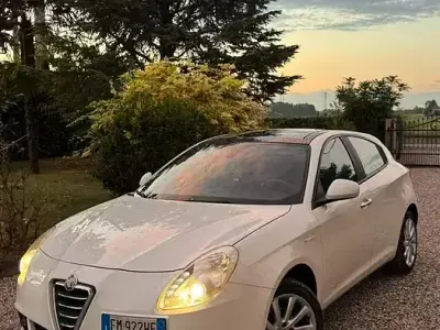 Usata Alfa Romeo Giulietta 105 CV (77 kW) 2013 Bianco Utilitaria