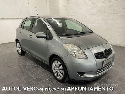 Usata Toyota Yaris Sol 69 CV (50 kW) 2006 Grigio Berlina