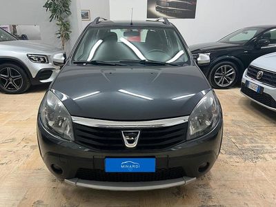 Usata Dacia Sandero Stepway 90 CV (66 kW) 2012 Grigio Berlina