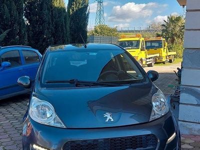 Usata Peugeot 107 Urban Move 68 CV (50 kW) 2012 Grigio Utilitaria