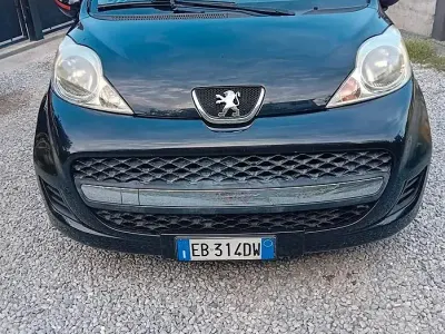 Usata Peugeot 107 68 CV (50 kW) 2009 Nero Utilitaria
