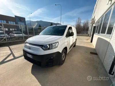 Usata Fiat Doblò 130 CV (95 kW) 2023 Bianco Monovolume