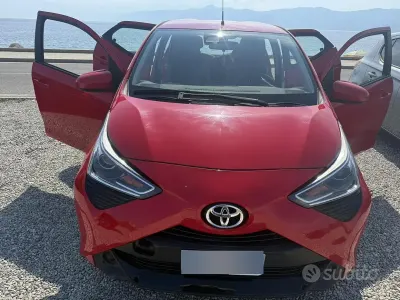 Usata Toyota Aygo Connect Style 72 CV (52 kW) 2020 Rosso Utilitaria