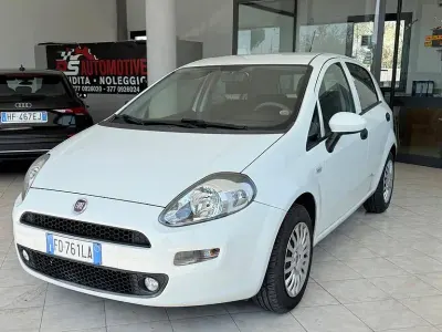 Usata Fiat Punto 77 CV (56 kW) 2016 Bianco Utilitaria