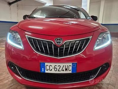 Usata Lancia Ypsilon Silver 69 CV (50 kW) 2021 Rosso Utilitaria