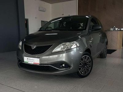 Usata Lancia Ypsilon Gold 69 CV (50 kW) 2015 Grigio Utilitaria