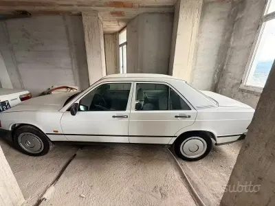 Usata Mercedes 190 72 CV (52 kW) 1984 Bianco Berlina