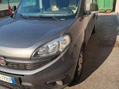 Usata Fiat Doblò 105 CV (77 kW) 2016 Grigio Monovolume