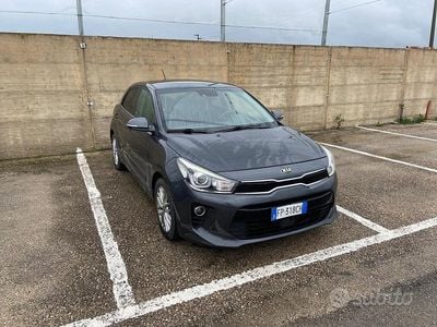 Usata Kia Rio 90 CV (66 kW) 2018 Grigio Berlina