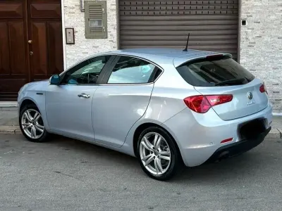 Usata Alfa Romeo Giulietta Distinctive 109 CV (80 kW) 2015 Utilitaria