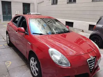 Usata Alfa Romeo Giulietta Distinctive 120 CV (88 kW) 2012 Rosso Utilitaria