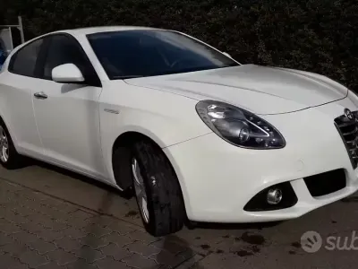 Usata Alfa Romeo Giulietta 105 CV (77 kW) 2014 Bianco Utilitaria