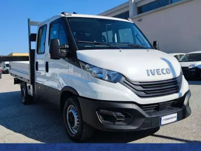 Usata Iveco Daily 116 CV (85 kW) 2023 Bianco Berlina