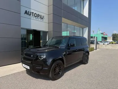 Usata Land Rover Defender SE Dynamic 200 CV (147 kW) 2022 Santorini black SUV