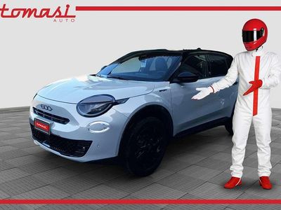 Nuova Fiat 600 Sport 136 CV (100 kW) 2026 Crema cappuccino con tetto ner SUV