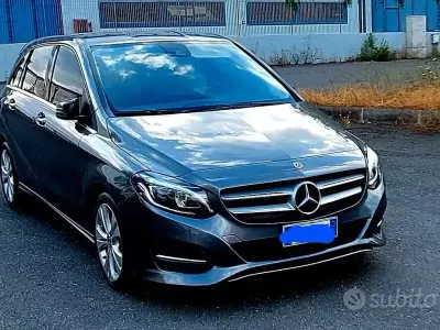 Usata Mercedes B180 109 CV (80 kW) 2019 Grigio Utilitaria