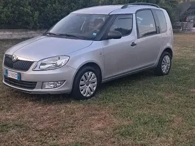 Usata Skoda Roomster 90 CV (66 kW) 2011 Grigio Monovolume