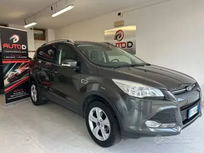 Usata Ford Kuga 120 CV (88 kW) 2016 Grigio SUV