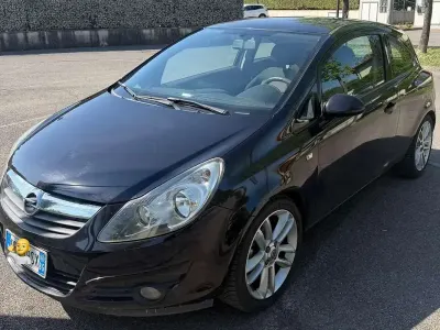 Usata Opel Corsa Sport 80 CV (58 kW) 2009 Utilitaria
