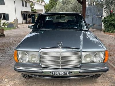 Usata Mercedes 200 109 CV (80 kW) 1982 Berlina