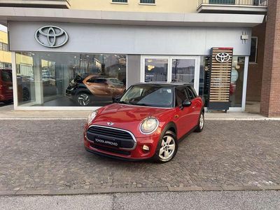 Usata Mini ONE 102 CV (75 kW) 2017 Rosso Utilitaria