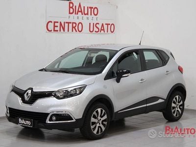 Käytetty Renault Captur Intens 90 HP (66 kW) 2016 Harmaa Katumaasturi