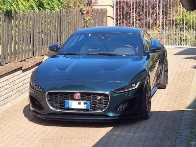 Usata Jaguar F-Type R 575 CV (422 kW) 2022 Verde Coupé