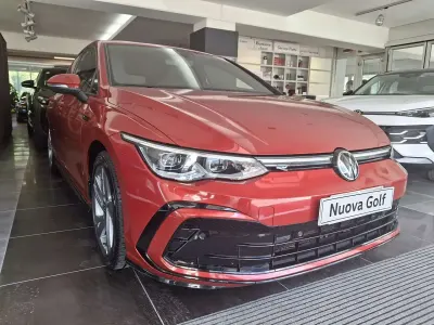 Usata VW Golf VIII R-line 150 CV (110 kW) 2023 Rosso Utilitaria