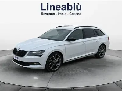 Usado Skoda Superb SportLine 150 CV (110 kW) 2018 Blanco Familiar